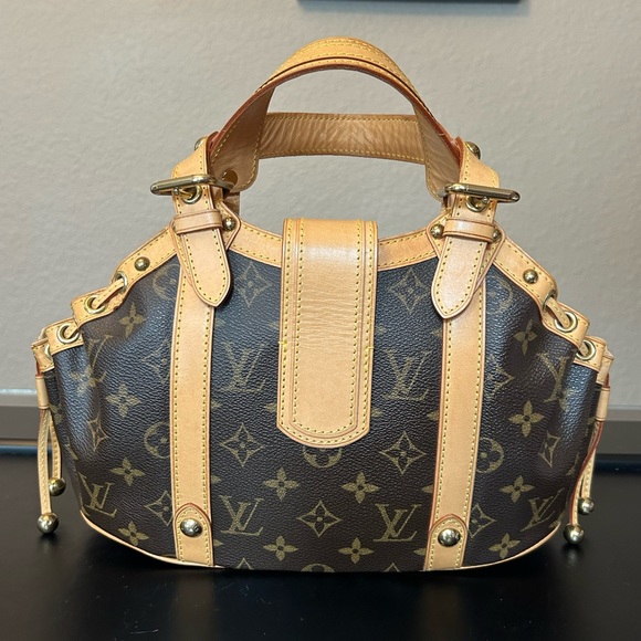 Louis Vuitton Theda monogram purse - Picture 8 of 10